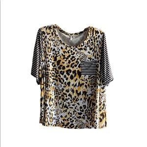 Women’s Top Size 22/24W New With Tags.